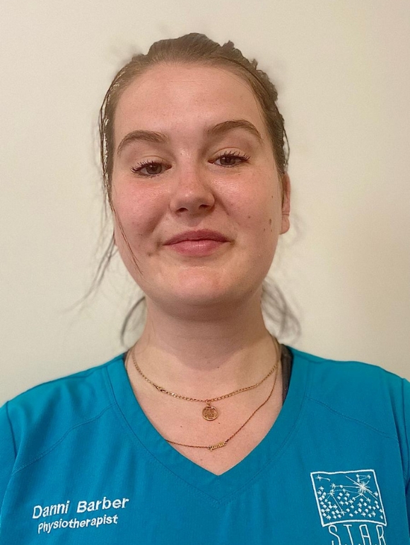 headshot of danni barber